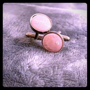 🎁3/$15🎁 Pink & silver cuff links